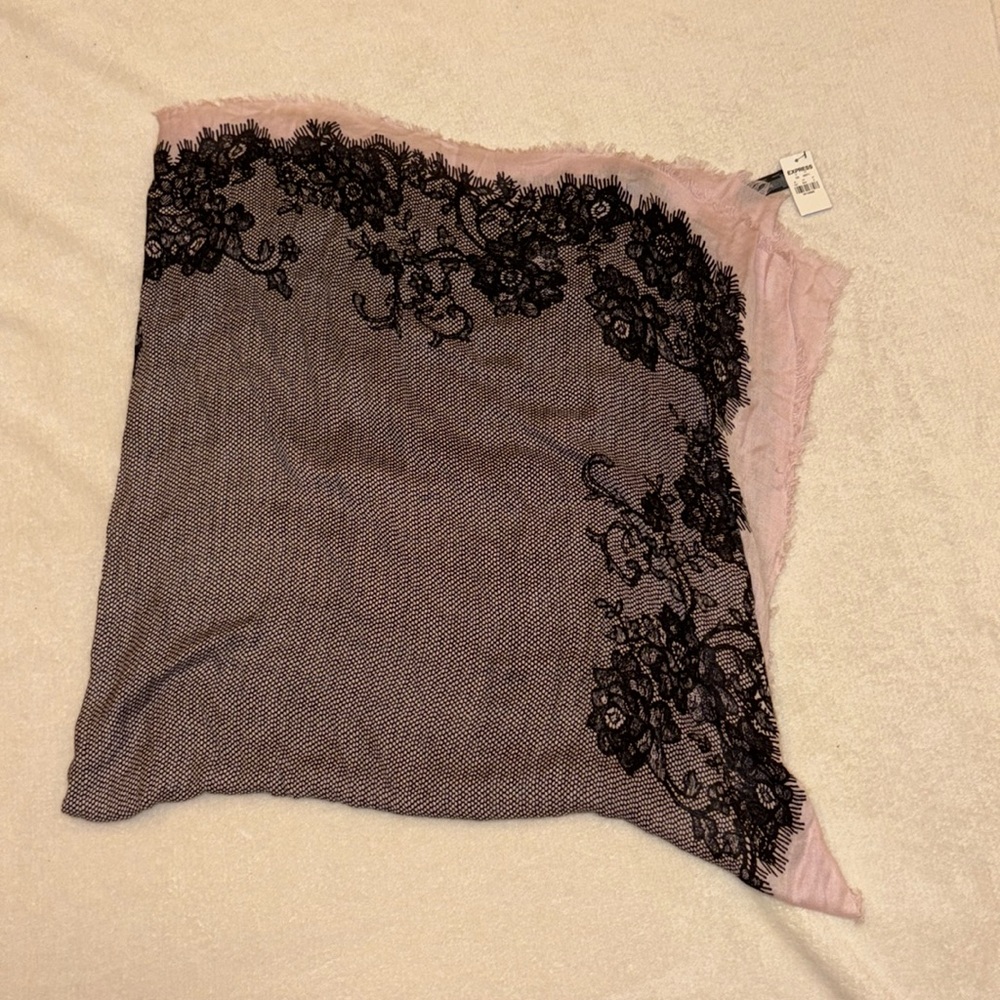 Express Scarf with Lace Print Fabric and raw hem